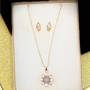 BEAUTIFUL NECKLACE AND EARRINGS SET